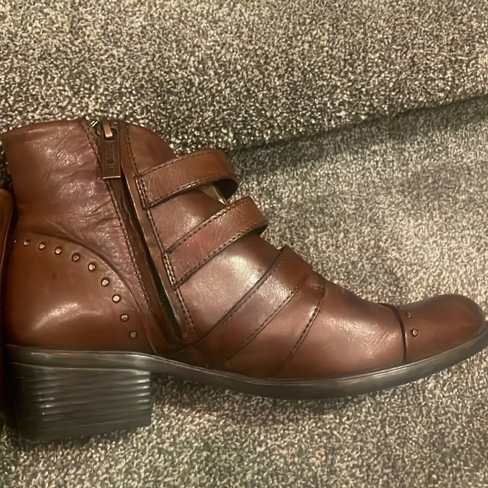 Bussola Leather Ankle Boots - Picture 7 of 10